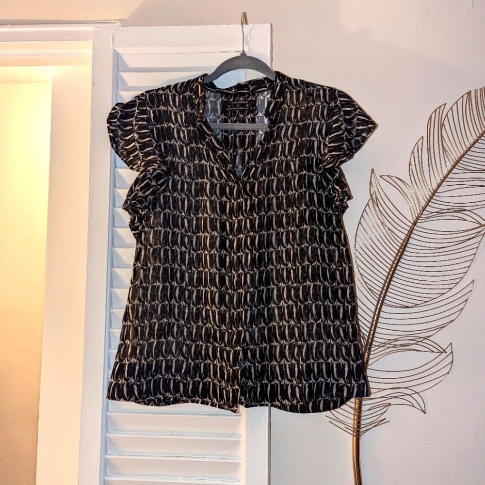 Club Monaco Size XS Black & White Flutter Sleeve Silk Button Down Top